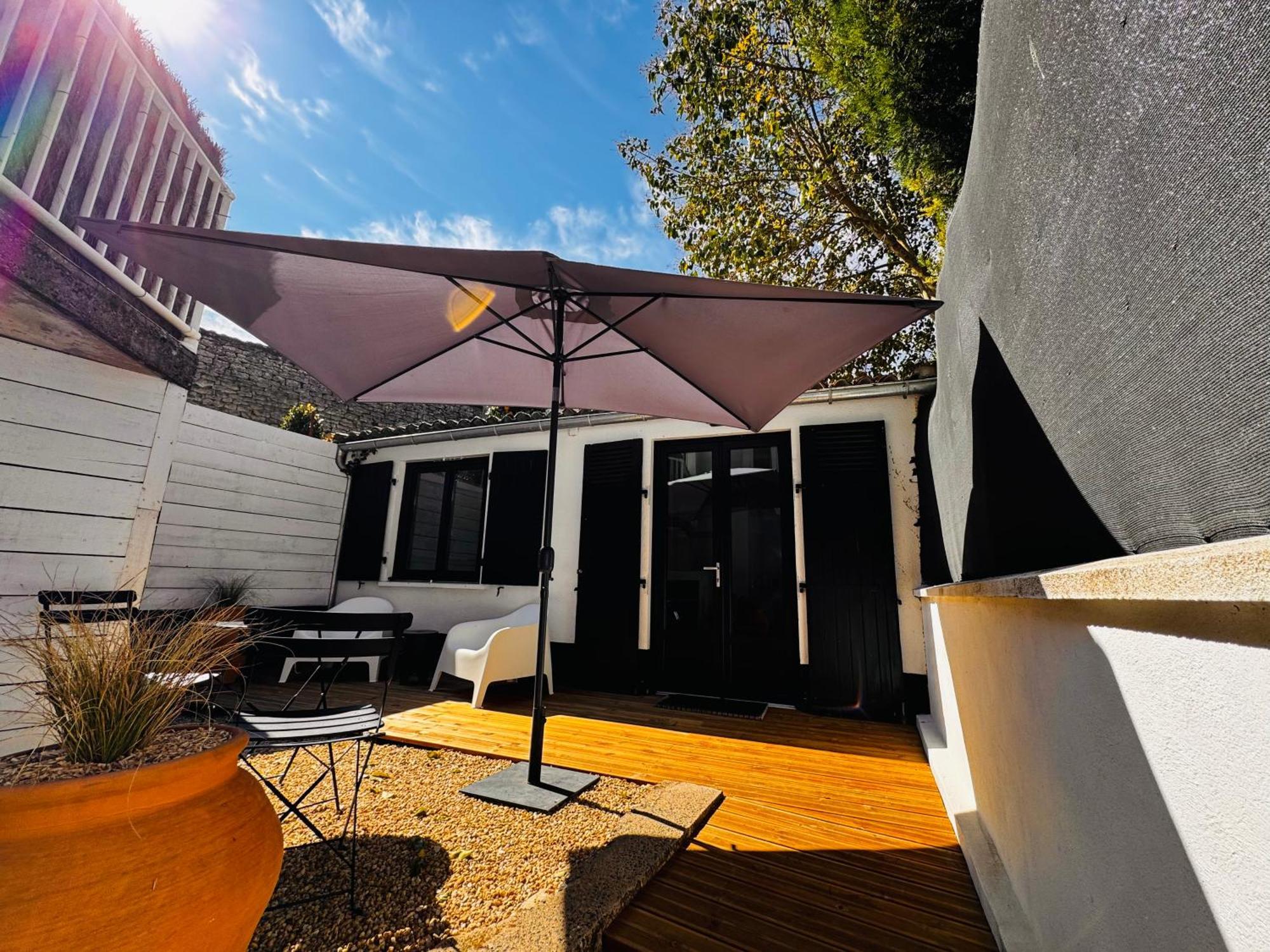 Le Petit Re, Hypercentre, Garage Prive, Terrasse Apartman Niort Kültér fotó